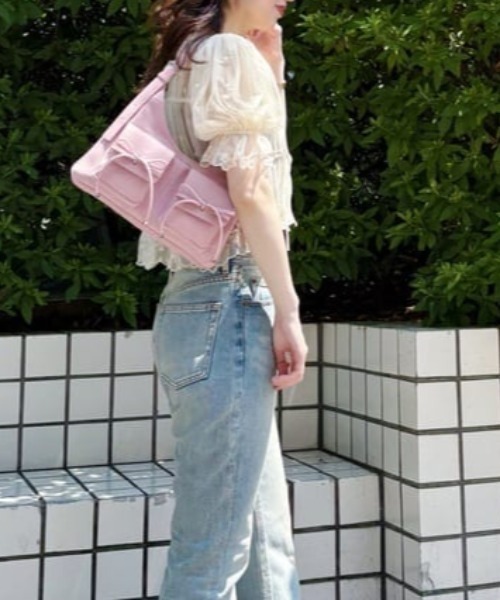 Samantha Thavasa（サマンサタバサ）の「ダブルポケットフロントリボンバッグ（ハンドバッグ・レディース・キャメル/ピンクベージュ・FREE）」の2枚目の写真