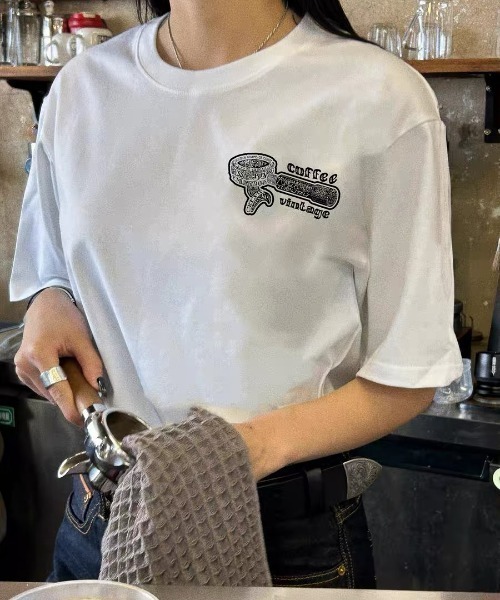 CELENA BEATS(セレナビーツ)の「バックポルタフィルタープリントTシャツ(Tシャツ/カットソー・メンズ・ホワイト/ブラック・L/M/S)」の6枚目の写真