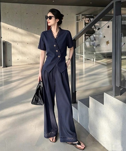 FAVORITO（ファヴォリート）の「ベストワイドパンツセットアップ（セットアップ・レディース・ベージュ/ネイビー・L/M/S）」の11枚目の写真