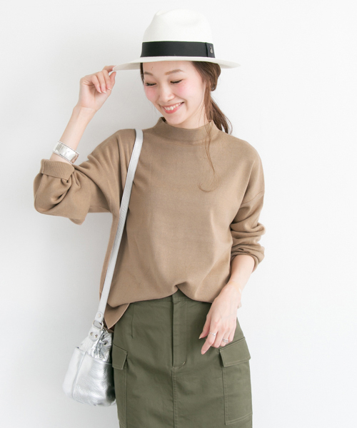 URBAN RESEARCH（アーバンリサーチ）の「UR 総針プチハイネックニットプルオーバー（ニット/セーター・レディース・オフホワイト/ブラック/ネイビー/ベージュ・FREE）」の3枚目の写真