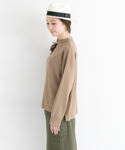 URBAN RESEARCH（アーバンリサーチ）の「UR 総針プチハイネックニットプルオーバー（ニット/セーター・レディース・オフホワイト/ブラック/ネイビー/ベージュ・FREE）」の6枚目の写真