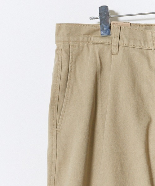 Levi's（リーバイス）の「LEVI'S/リーバイス LOOSE PLEATED WORK CHINOS ルーズ プリーツド ワーク チノ タック入り ワークパンツ チノパンツ メンズ レディース 2026年 秋 秋服 冬 冬服（チノパンツ・メンズ・ベージュ・W30xL30/W32xL30/W34xL30/W36xL30）」の5枚目の写真