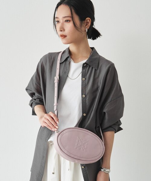 russet(ラシット)の「エンボスモノグラムオーバルショルダーバッグ(ショルダーバッグ・レディース・グリーン系/ピンク系その他/ブラック/グレイッシュベージュ・FREE)」の11枚目の写真