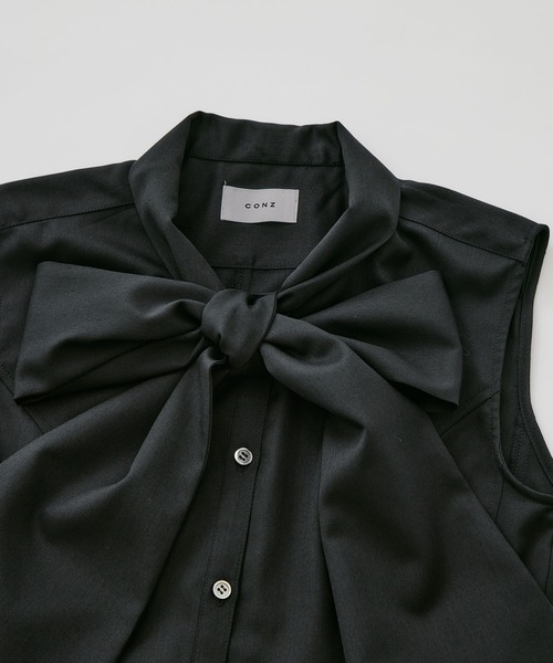 CONZ（コンズ）の「tied sleeve-less shirt（シャツ/ブラウス・レディース・ライトグレー/ストライプ/ブラック・1/2）」の4枚目の写真