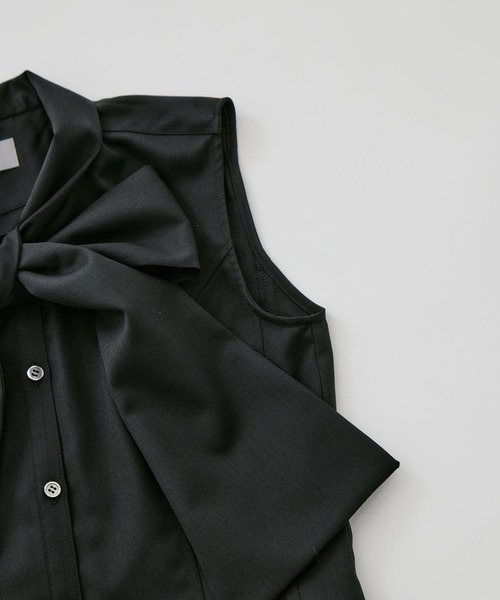 CONZ（コンズ）の「tied sleeve-less shirt（シャツ/ブラウス・レディース・ライトグレー/ストライプ/ブラック・1/2）」の5枚目の写真