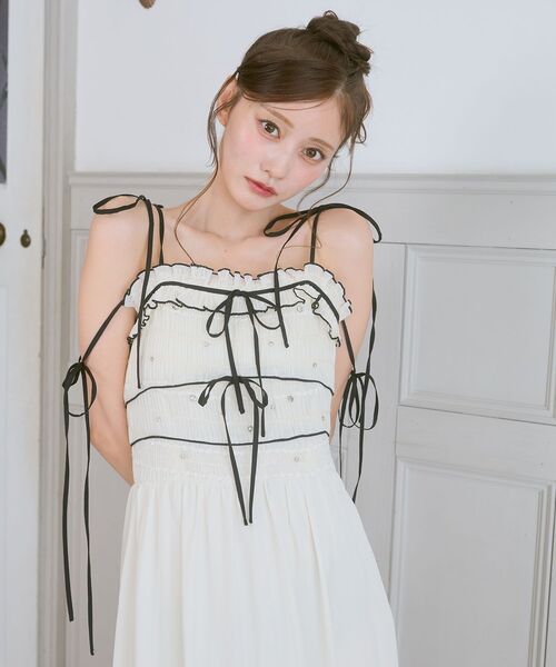 MAJESTIC LEGON(マジェスティックレゴン)の「バイカラービジューキャミワンピース(ワンピース・レディース・ブラック/アイボリー・MEDIUM/SMALL)」の18枚目の写真