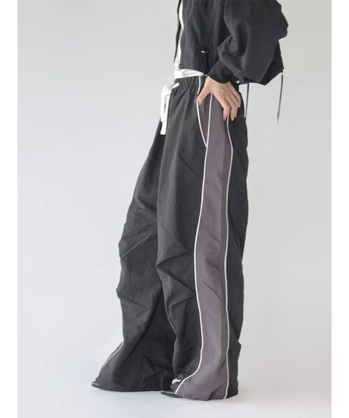 :ETHROF(イーサオブ)の「BICOLOR WIDE CARGO PANTS(カーゴパンツ・レディース・ブラック/ブルー/レッド・MEDIUM)」の11枚目の写真