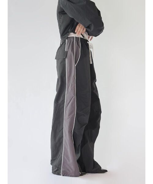 :ETHROF(イーサオブ)の「BICOLOR WIDE CARGO PANTS(カーゴパンツ・レディース・ブラック/ブルー/レッド・MEDIUM)」の12枚目の写真