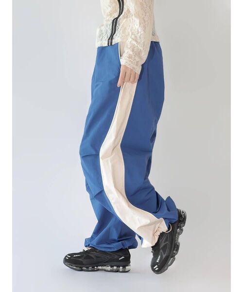 :ETHROF(イーサオブ)の「BICOLOR WIDE CARGO PANTS(カーゴパンツ・レディース・ブラック/ブルー/レッド・MEDIUM)」の4枚目の写真
