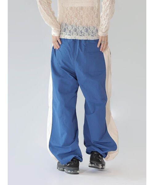 :ETHROF(イーサオブ)の「BICOLOR WIDE CARGO PANTS(カーゴパンツ・レディース・ブラック/ブルー/レッド・MEDIUM)」の5枚目の写真