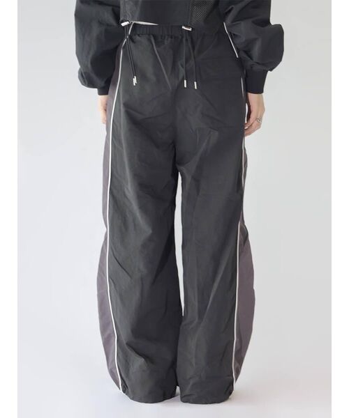 :ETHROF(イーサオブ)の「BICOLOR WIDE CARGO PANTS(カーゴパンツ・レディース・ブラック/ブルー/レッド・MEDIUM)」の9枚目の写真