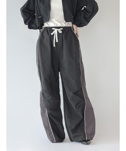 :ETHROF(イーサオブ)の「BICOLOR WIDE CARGO PANTS(カーゴパンツ・レディース・ブラック/ブルー/レッド・MEDIUM)」の1枚目の写真