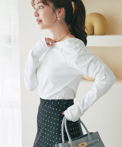 La boutique BonBon(ラブティックボンボン)の「ギャザーニュアンスカットソー(Tシャツ/カットソー・レディース・オフホワイト/ブラウン・FREE)」の4枚目の写真