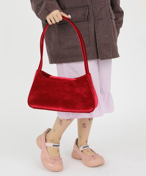 Casselini(キャセリーニ)の「Casselini(キャセリーニ)ベロアショルダーリボンBAG(ショルダーバッグ・レディース・ブラック/レッド・FREE)」の2枚目の写真