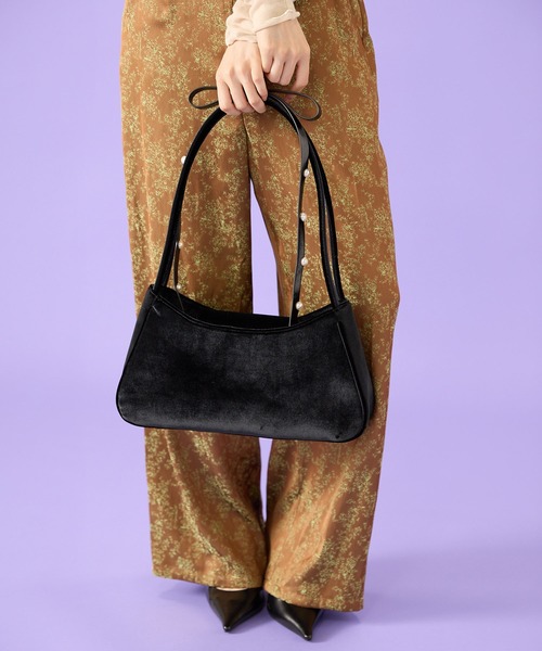 Casselini(キャセリーニ)の「Casselini(キャセリーニ)ベロアショルダーリボンBAG(ショルダーバッグ・レディース・ブラック/レッド・FREE)」の6枚目の写真