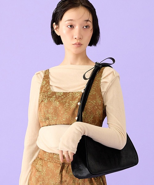 Casselini(キャセリーニ)の「Casselini(キャセリーニ)ベロアショルダーリボンBAG(ショルダーバッグ・レディース・ブラック/レッド・FREE)」の4枚目の写真