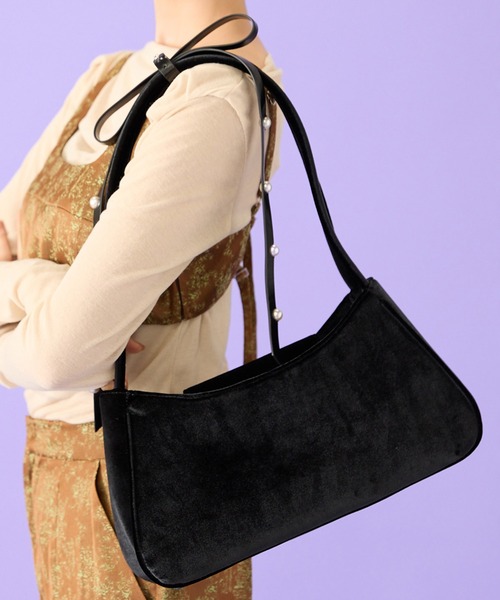 Casselini(キャセリーニ)の「Casselini(キャセリーニ)ベロアショルダーリボンBAG(ショルダーバッグ・レディース・ブラック/レッド・FREE)」の3枚目の写真