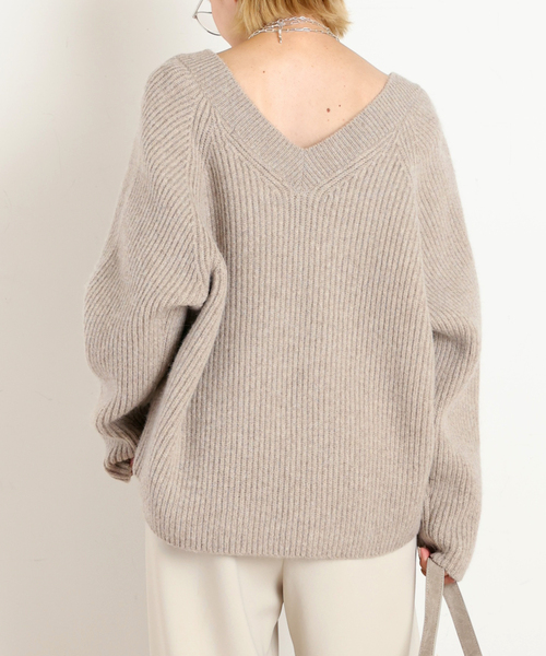 AP STUDIO(エーピーストゥディオ)の「【LIBERADD/リベラド】V-NECK KNIT(ニット/セーター・レディース・アイボリー/ベージュ/チャコールグレー・FREE)」の5枚目の写真