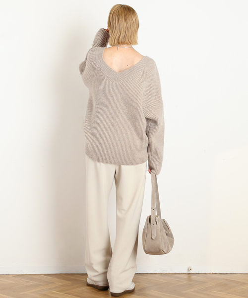 AP STUDIO(エーピーストゥディオ)の「【LIBERADD/リベラド】V-NECK KNIT(ニット/セーター・レディース・アイボリー/ベージュ/チャコールグレー・FREE)」の8枚目の写真