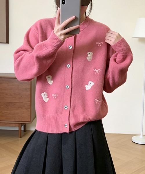 LEMOA(レモア)の「ベアー&リボンモチーフニットプルオーバー(ニット/セーター・レディース・イエロー/グレー/ピンク/ベージュ/ブルー・FREE)」の5枚目の写真