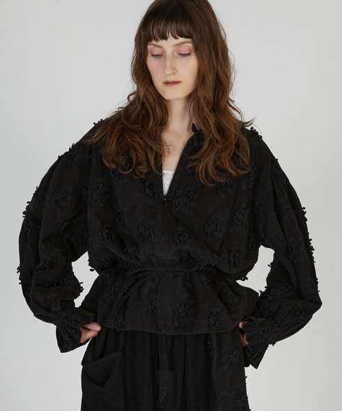 crinkle crinkle crinkle(クリンクルクリンクルクリンクル)の「3Dエンブロイダリーコーデュロイブルゾン / 【crinkle crinkle crinkle】 3D embroidery corduroy blouson(ブルゾン・レディース・ブラック/ホワイト/ブラウン・FREE)」の1枚目の写真