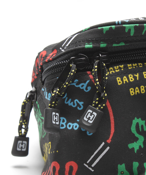 HYSTERIC MINI（ヒステリックミニ）の「Punk Lyrics総柄 ウエストBAG 