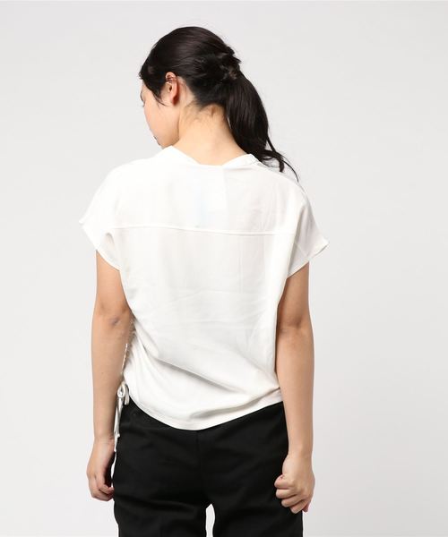IGNIO(イグニオ)の「ジョーゼットスキッパーシャツ(Tシャツ/カットソー・レディース・ペールイエロー/ネイビー/オフホワイト・M/L/LL)」の4枚目の写真