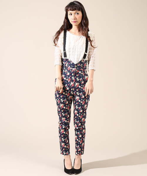 KIKKA THE DIARY OF(キッカ ザ ダイアリー オブ)の「サスペンダーフラワーパンツ(その他パンツ・レディース・ネイビー/ブラック・36/38)」の5枚目の写真