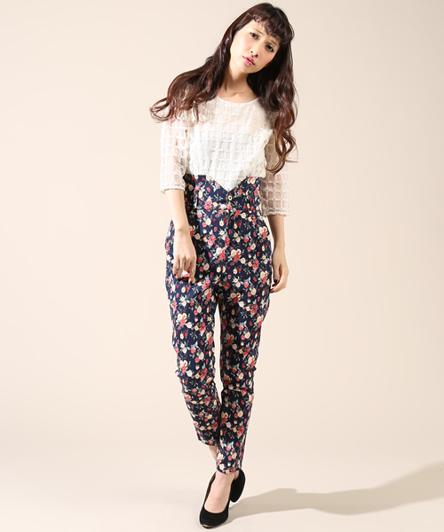 KIKKA THE DIARY OF(キッカ ザ ダイアリー オブ)の「サスペンダーフラワーパンツ(その他パンツ・レディース・ネイビー/ブラック・36/38)」の6枚目の写真