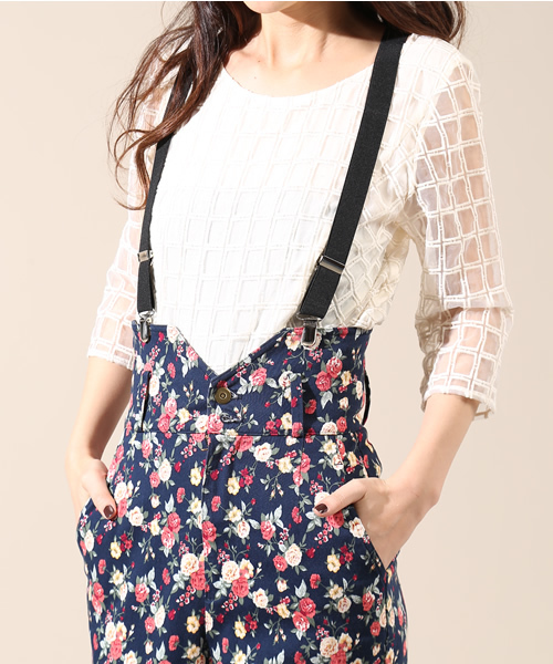 KIKKA THE DIARY OF(キッカ ザ ダイアリー オブ)の「サスペンダーフラワーパンツ(その他パンツ・レディース・ネイビー/ブラック・36/38)」の7枚目の写真