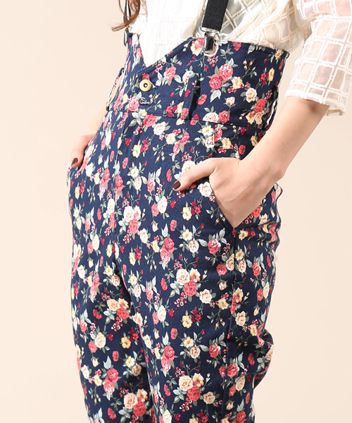 KIKKA THE DIARY OF(キッカ ザ ダイアリー オブ)の「サスペンダーフラワーパンツ(その他パンツ・レディース・ネイビー/ブラック・36/38)」の8枚目の写真