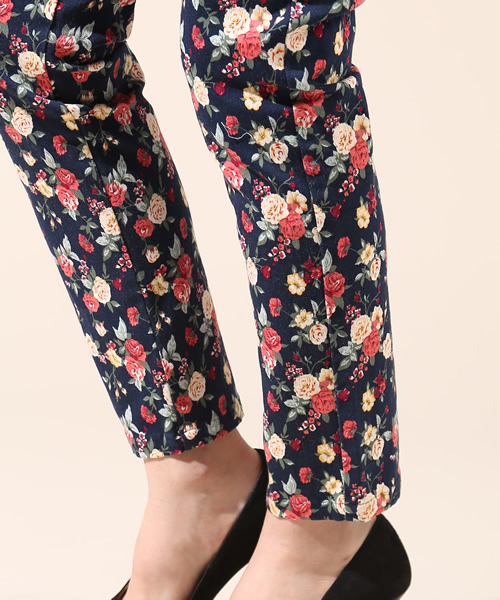 KIKKA THE DIARY OF(キッカ ザ ダイアリー オブ)の「サスペンダーフラワーパンツ(その他パンツ・レディース・ネイビー/ブラック・36/38)」の9枚目の写真