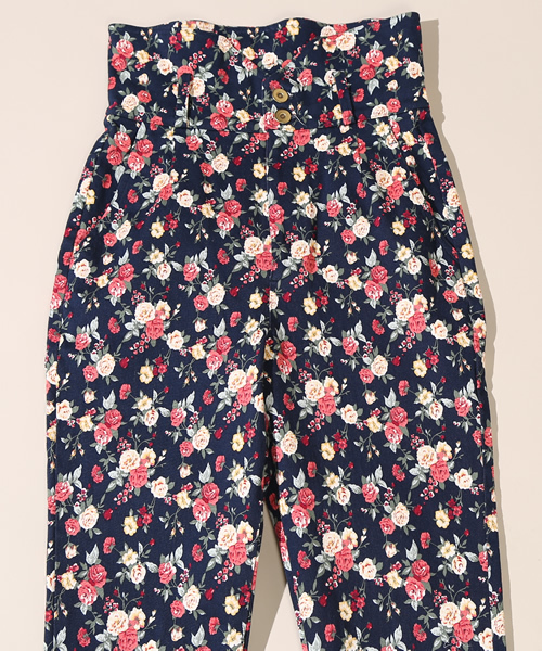 KIKKA THE DIARY OF(キッカ ザ ダイアリー オブ)の「サスペンダーフラワーパンツ(その他パンツ・レディース・ネイビー/ブラック・36/38)」の10枚目の写真