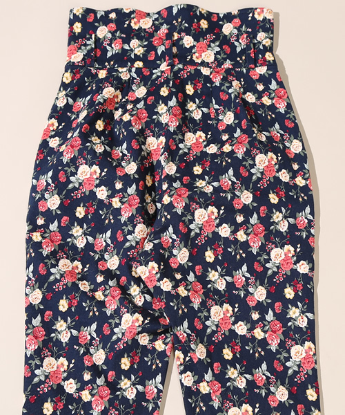 KIKKA THE DIARY OF(キッカ ザ ダイアリー オブ)の「サスペンダーフラワーパンツ(その他パンツ・レディース・ネイビー/ブラック・36/38)」の11枚目の写真