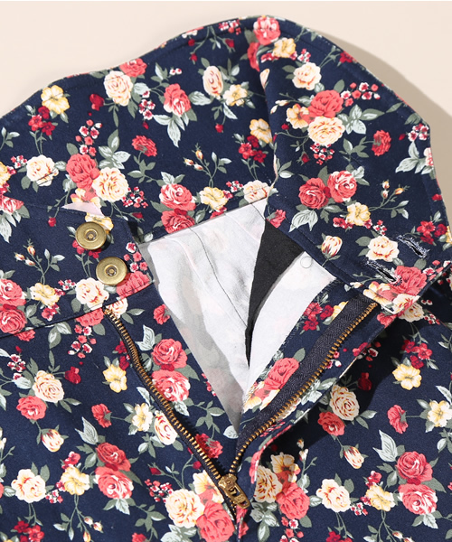 KIKKA THE DIARY OF(キッカ ザ ダイアリー オブ)の「サスペンダーフラワーパンツ(その他パンツ・レディース・ネイビー/ブラック・36/38)」の13枚目の写真