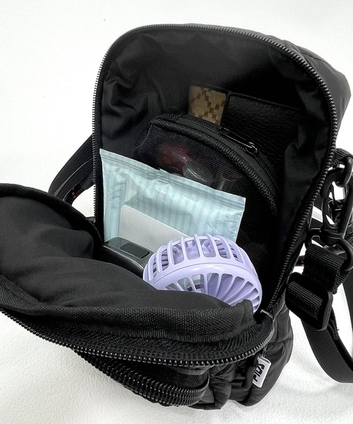 FILA（フィラ）の「FILA フィラ ブランド ロゴ パデット キルティング ショルダーベルト パラコードハンドル 2WAY ミニ ショルダーバッグ（ショルダーバッグ・レディース・ブラック/ネイビー/レッド/ブラック系/カーキ/アイボリー・FREE）」の16枚目の写真