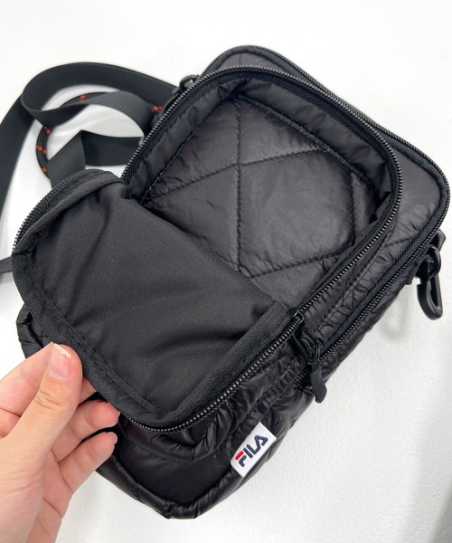 FILA（フィラ）の「FILA フィラ ブランド ロゴ パデット キルティング ショルダーベルト パラコードハンドル 2WAY ミニ ショルダーバッグ（ショルダーバッグ・レディース・ブラック/ネイビー/レッド/ブラック系/カーキ/アイボリー・FREE）」の13枚目の写真