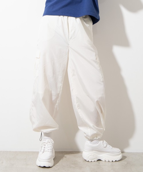 WEGO(ウィゴー)の「WEGO/カーゴポケットジョグパンツ(カーゴパンツ・レディース・ホワイト/ブラック/ライム・FREE)」の2枚目の写真