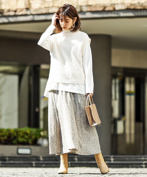 natural couture(ナチュラルクチュール)の「総柄セミフレアスカート(スカート・レディース・ブルー/グリーン/アイボリー・FREE)」の6枚目の写真