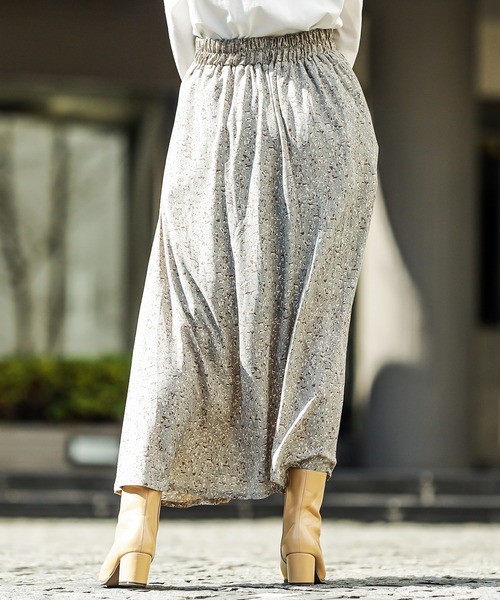 natural couture(ナチュラルクチュール)の「総柄セミフレアスカート(スカート・レディース・ブルー/グリーン/アイボリー・FREE)」の7枚目の写真