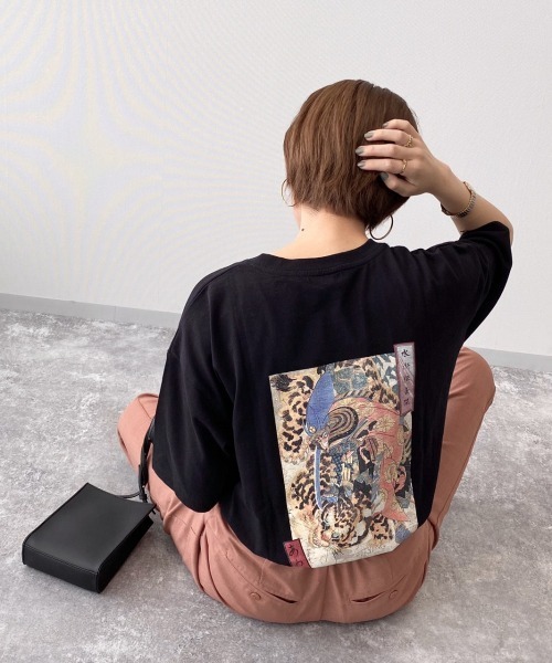 PAGEBOY(ページボーイ)の「UKIYOE Tシャツ(Tシャツ/カットソー・レディース・オフホワイト/ブラック・FREE)」の6枚目の写真