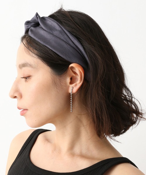 LEPSIM(レプシィム)の「ヒネリワイヤーターバン 937117(ヘアバンド・レディース・チャコールグレー/ブラック/イエロー/グレイッシュベージュ・ONE SIZE)」の2枚目の写真