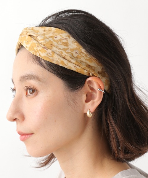 LEPSIM(レプシィム)の「ヒネリワイヤーターバン 937117(ヘアバンド・レディース・チャコールグレー/ブラック/イエロー/グレイッシュベージュ・ONE SIZE)」の4枚目の写真