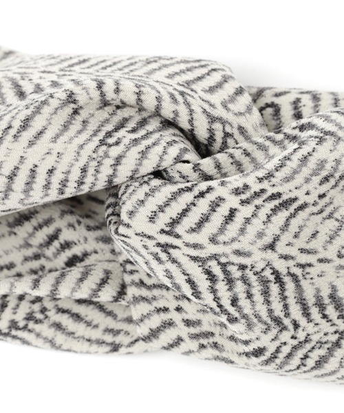 LEPSIM(レプシィム)の「ヒネリワイヤーターバン 937117(ヘアバンド・レディース・チャコールグレー/ブラック/イエロー/グレイッシュベージュ・ONE SIZE)」の5枚目の写真