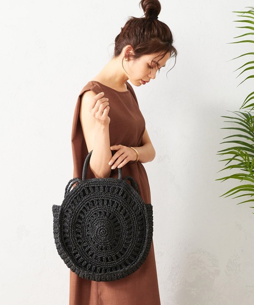 MONO COMME CA(モノコムサ)の「サークル型 かごバッグ(かごバッグ・レディース・ブラック/ライトグレー/ベージュ・FREE)」の2枚目の写真