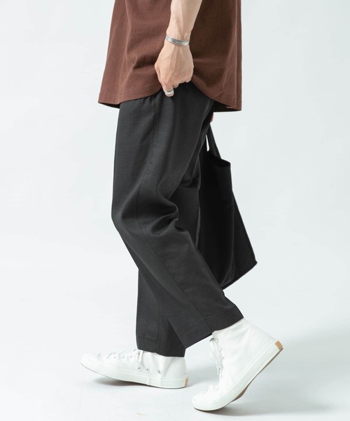 ITEMS URBANRESEARCH（アイテムズ アーバンリサーチ）の「シャンタン センタープレス スラックスパンツ（その他パンツ・メンズ・ブラック/ボルドー/ベージュ・LARGE/MEDIUM）」の2枚目の写真