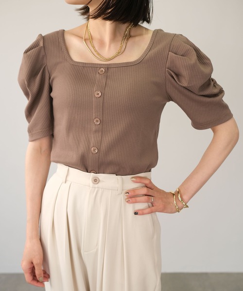 ＡＮＤＪ（アンドジェイ）の「パワーショルダースクエアネックテレコTシャツ（Tシャツ/カットソー・レディース・モカ/ブラック/カーキ/オフホワイト・M）」の3枚目の写真