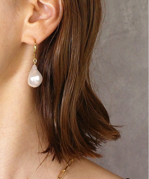 SIGNAL（シグナル）の「【SIGNAL/シグナル】Baroque Pearl  Pierce / バロックパールピアス（ピアス（両耳用）・レディース・ゴールド・FREE）」の4枚目の写真