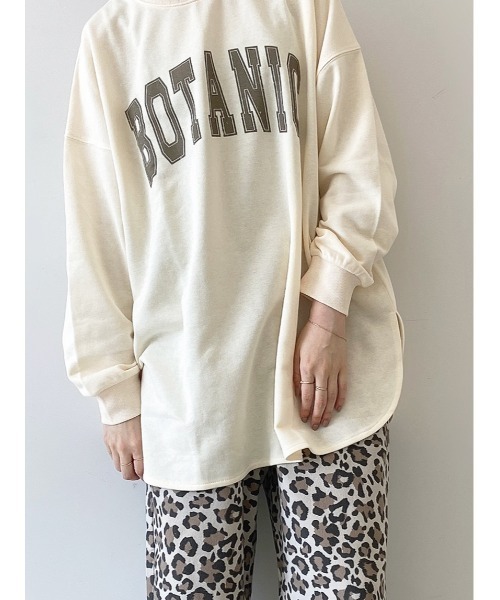 Samansa Mos2 blue(サマンサモスモスブルー)の「ミニ裏毛ロゴチュニック(Tシャツ/カットソー・レディース・オフホワイト/クリーム/チャコール・フリ-)」の3枚目の写真