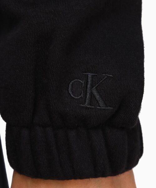 Calvin Klein Jeans（カルヴァンクラインジーンズ）の「マイクロ フロップ ハーフジップ スウェットシャツ（スウェット・レディース・ブラック/グレー系その他・S/M/L/XS）」の8枚目の写真